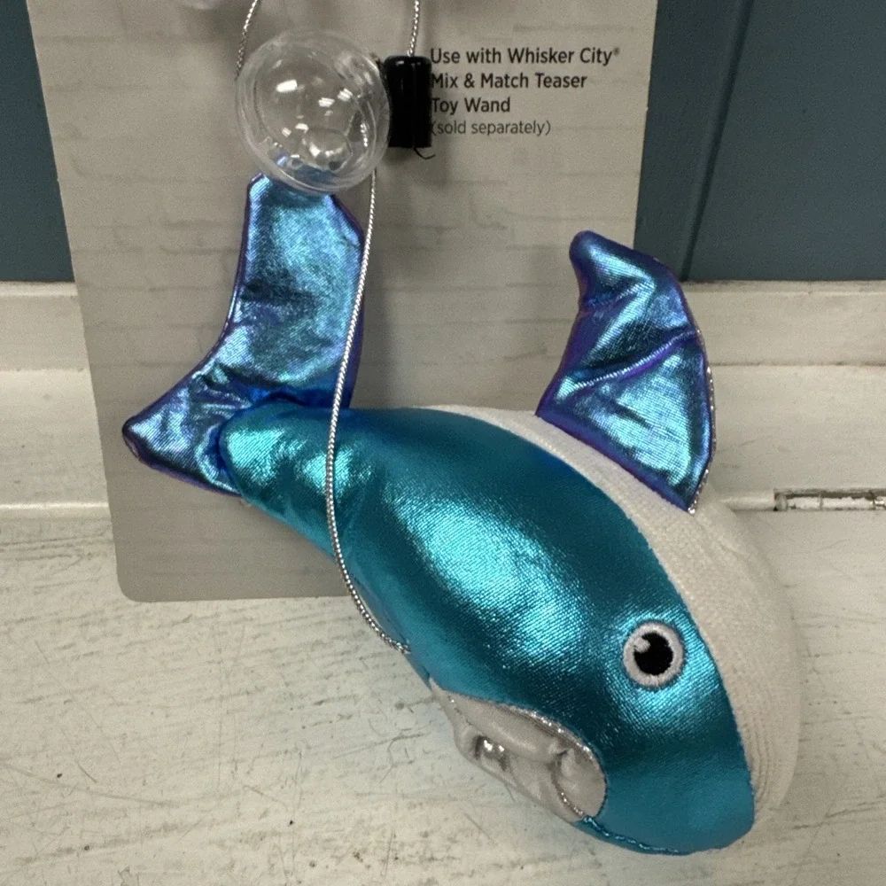 NEW CAT WHISKER CITY Fun Plush‎ WHALE TEASER Toy Refillable Catnip Pouch